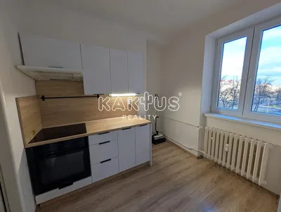 Woonkamer; houten vloer, natuurlijk licht, moderne stijl