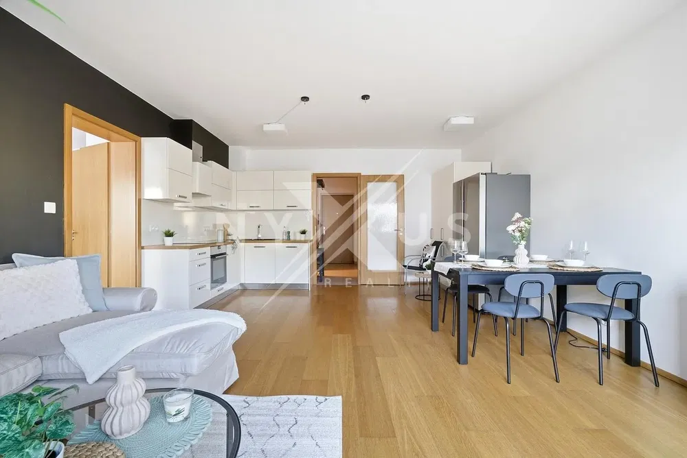 Wohnzimmer; holzboden, tageslicht, moderner stil