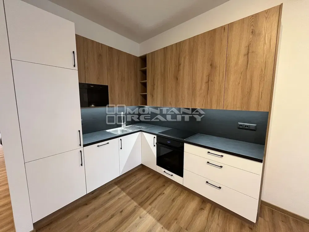 Хол; дървен под, естествена светлина, модерен стил