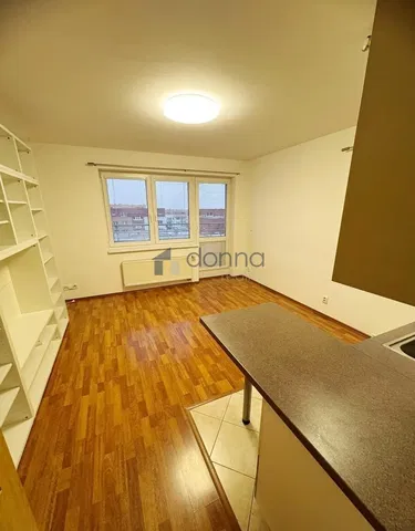 Wohnzimmer; holzboden, tageslicht, moderner stil