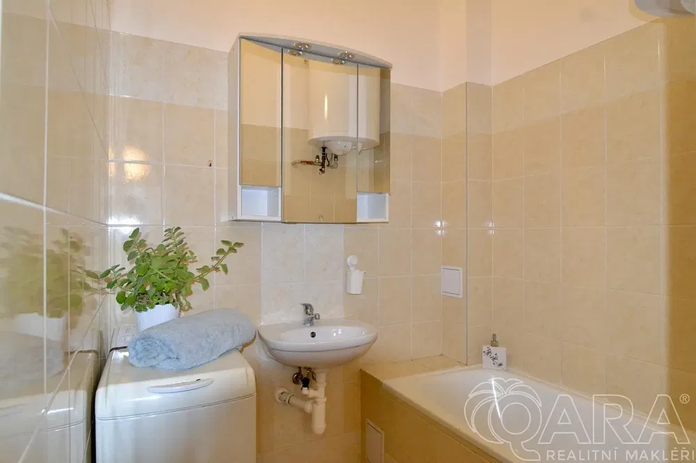 Wohnzimmer; holzboden, tageslicht, moderner stil