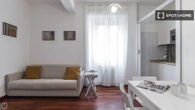 Küche; küchengeräte, holzboden, tageslicht, moderner stil