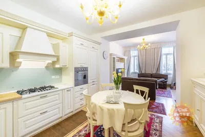 Cucina; elettrodomestici, pavimento in legno, luce naturale, stile moderno