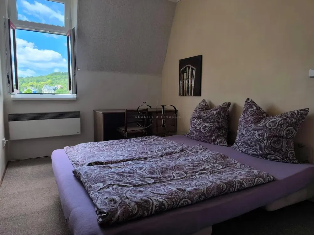 Wohnzimmer; holzboden, tageslicht, moderner stil