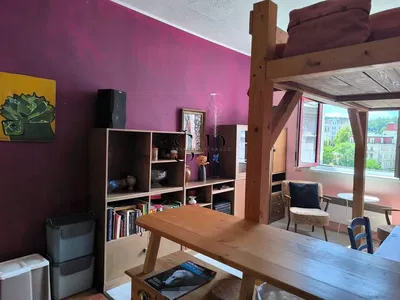 Wohnzimmer; holzboden, tageslicht, moderner stil