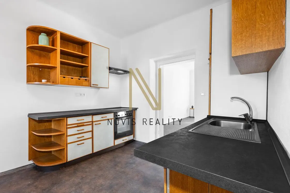 Wohnzimmer; holzboden, tageslicht, moderner stil