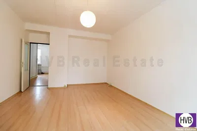 Kuchnia; sprzęt kuchenny, podłoga drewniana, światło dzienne, styl nowoczesny