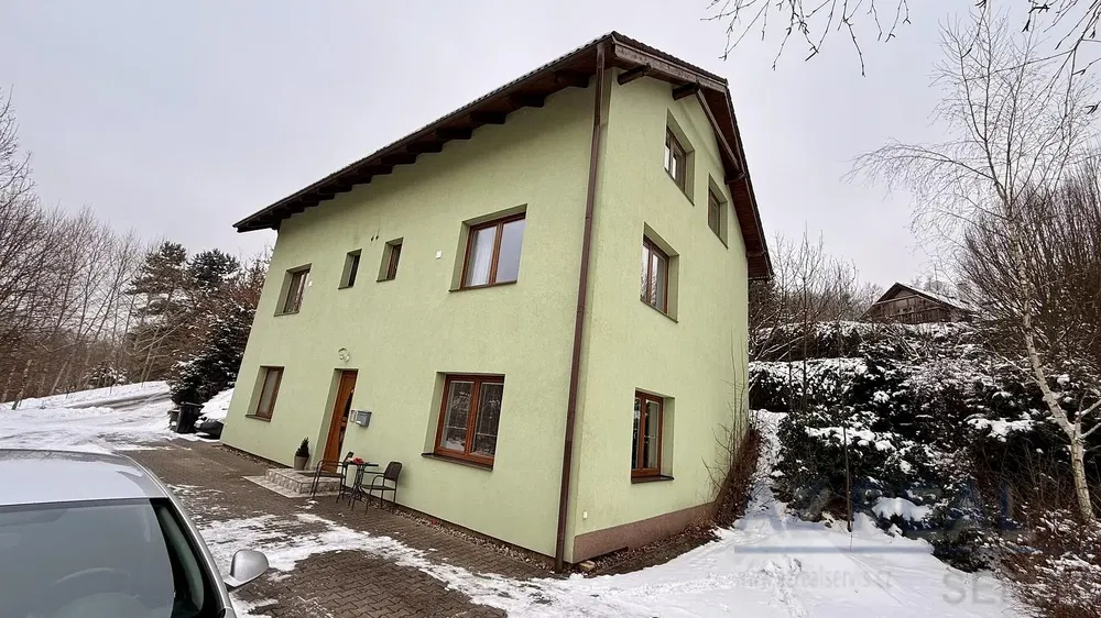 Küche; küchengeräte, holzboden, tageslicht, moderner stil