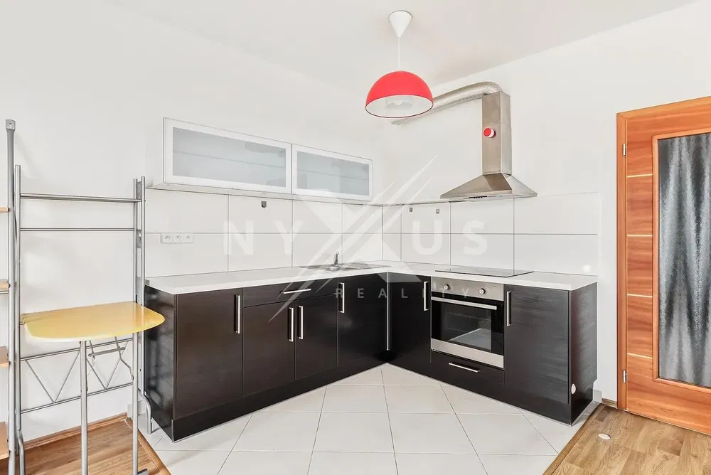 Wohnzimmer; holzboden, tageslicht, moderner stil