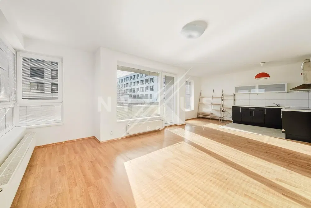 Wohnzimmer; holzboden, tageslicht, moderner stil