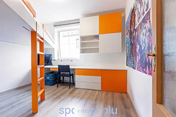 Wohnzimmer; holzboden, tageslicht, moderner stil