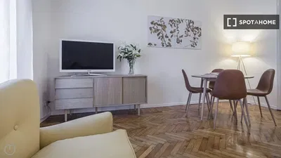 Keuken; keukenapparatuur, tegelvloer, natuurlijk licht, moderne stijl