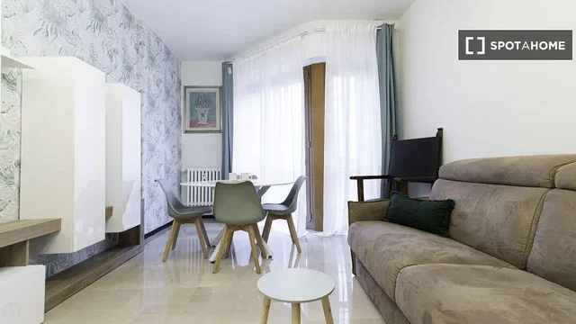 Küche; küchengeräte, holzboden, tageslicht, moderner stil