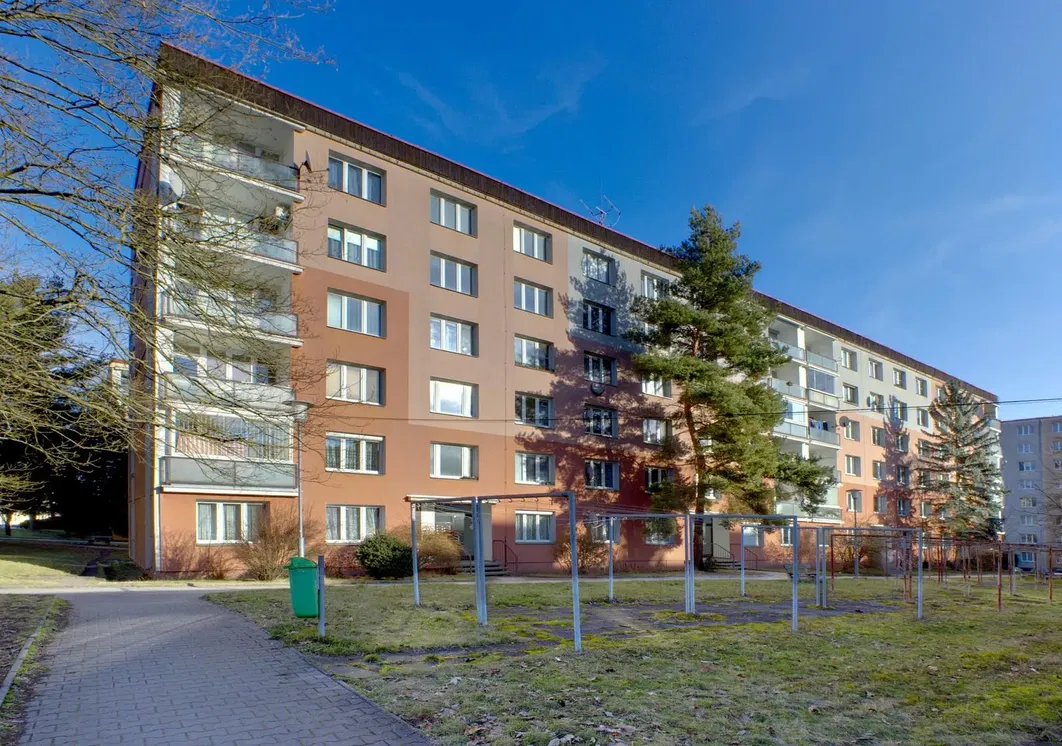 Wohnzimmer; holzboden, tageslicht, moderner stil