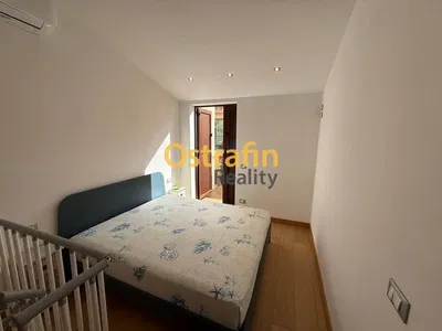 Wohnzimmer; holzboden, tageslicht, moderner stil