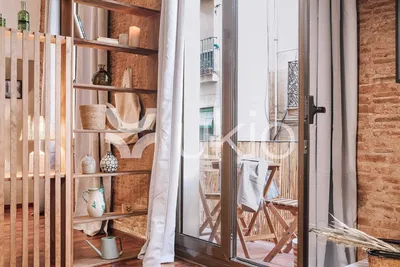 Cocina; electrodomésticos, suelo de madera, luz natural, estilo moderno