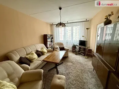 Дневна соба; дрвени под, природно светло, модерни стил, високи плафони