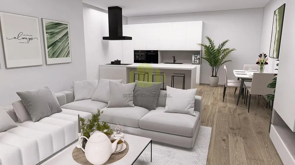 Kuchyně; kuchyňské spotřebiče, dřevěná podlaha, přirozené světlo, moderní styl