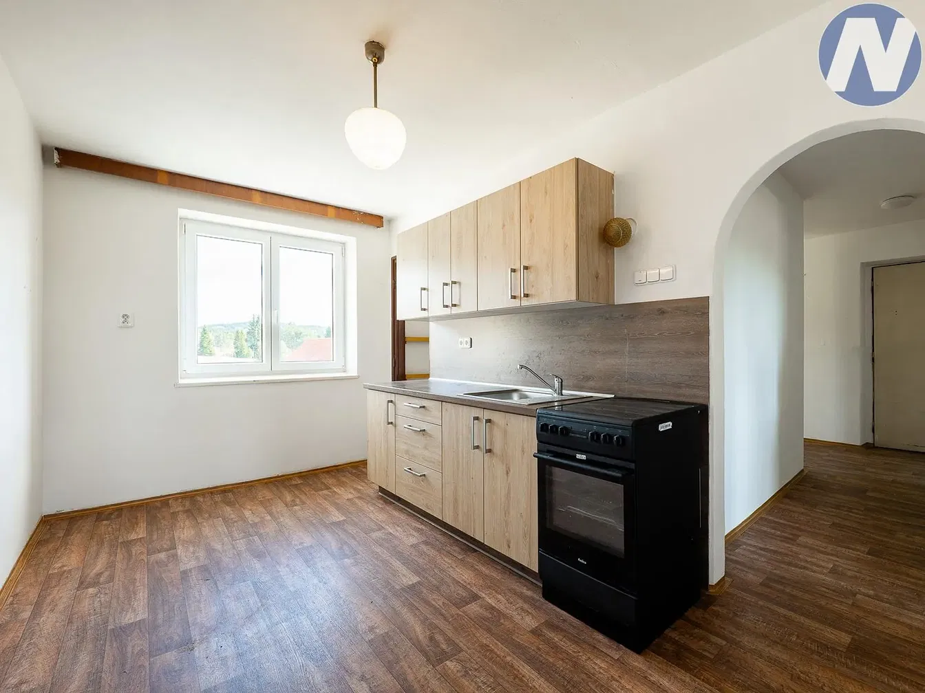 Living room; wood floor, natural light, modern style