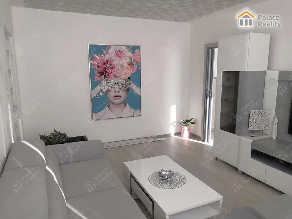 Кухня; кухненски уреди, дървен под, естествена светлина, модерен стил