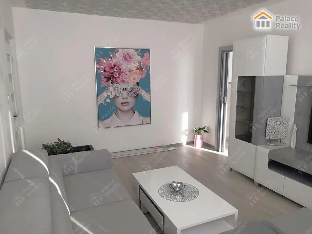 Кухня; кухненски уреди, дървен под, естествена светлина, модерен стил