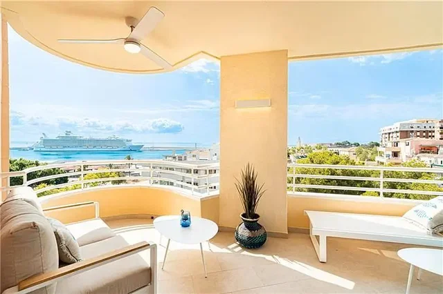 Küche; küchengeräte, holzboden, tageslicht, moderner stil