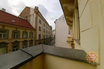 Dnevni boravak; drveni pod, prirodna svjetlost, moderan stil, visoki stropovi