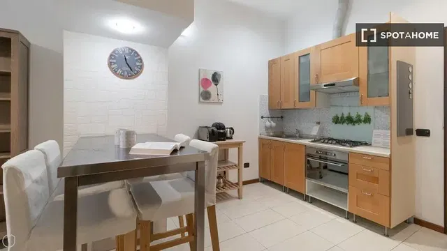 Küche; küchengeräte, holzboden, tageslicht, moderner stil