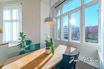 Living room; wood floor, natural light, modern style