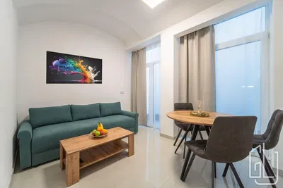 Кухня; кухненски уреди, дървен под, естествена светлина, модерен стил