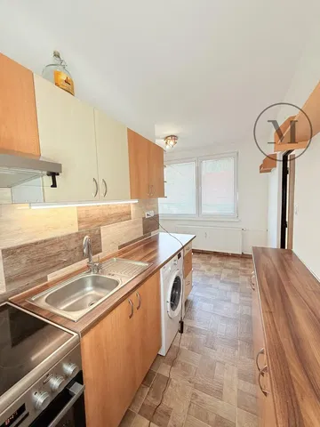 Salon; parquet, lumière naturelle, style moderne