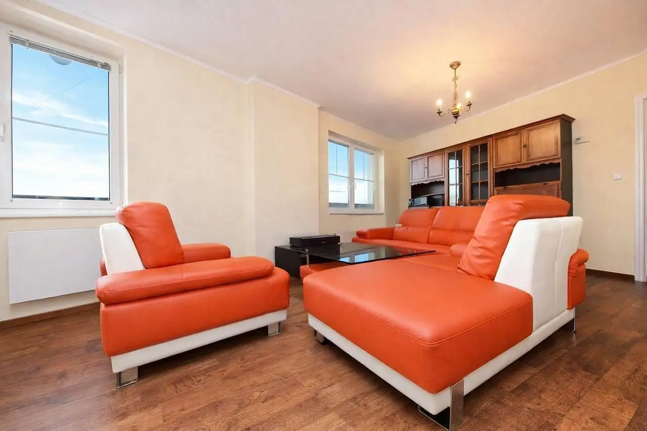 Хол; гледка, естествена светлина, модерен стил