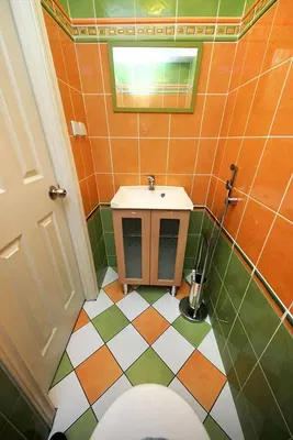 Хол; дървен под, естествена светлина, модерен стил, високи тавани