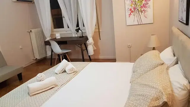 مطبخ; أجهزة المطبخ, أرضية خشبية, ضوء طبيعي, أسلوب عصري