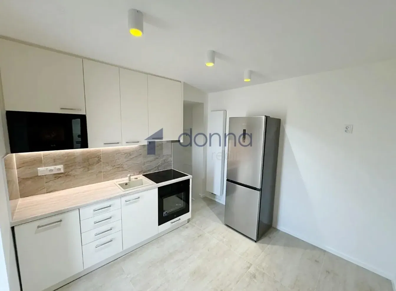 Living room; wood floor, natural light, modern style