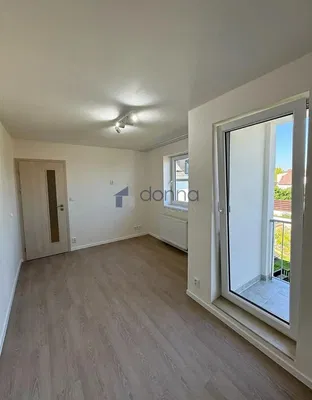 Living room; wood floor, natural light, modern style