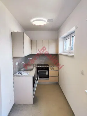 Wohnzimmer; holzboden, tageslicht, moderner stil