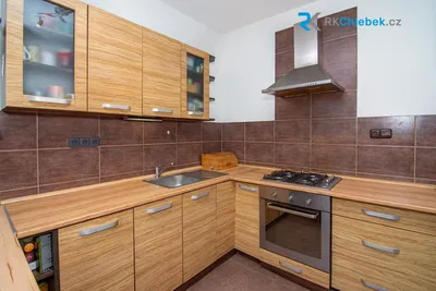 Salon; podłoga drewniana, światło dzienne, styl nowoczesny