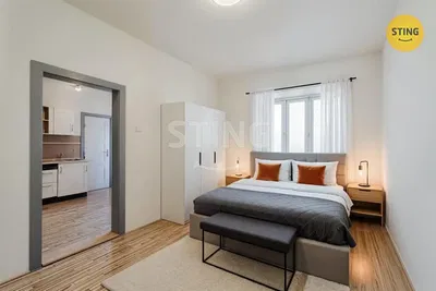 Дневна соба; дрвени под, природно светло, модерни стил