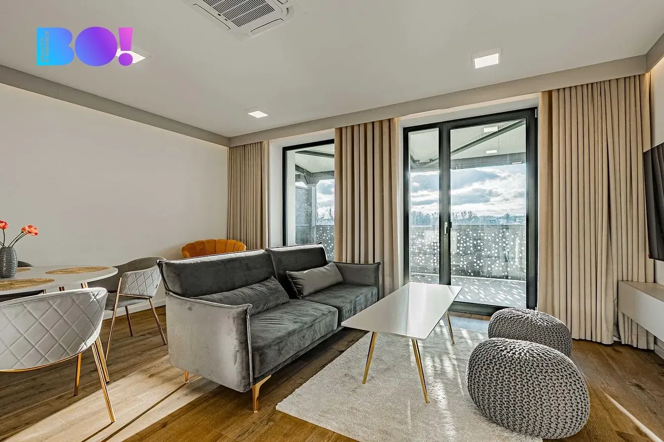 Wohnzimmer; holzboden, tageslicht, moderner stil