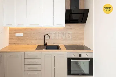 Wohnzimmer; holzboden, tageslicht, moderner stil