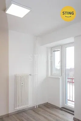 Wohnzimmer; holzboden, tageslicht, moderner stil