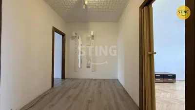 Wohnzimmer; holzboden, tageslicht, moderner stil