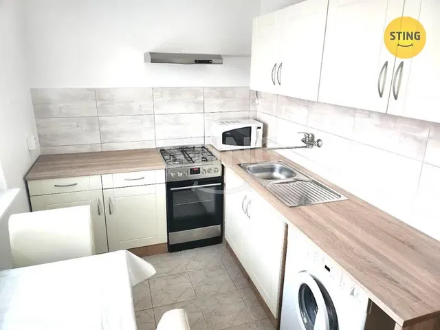 Living room; wood floor, natural light, modern style
