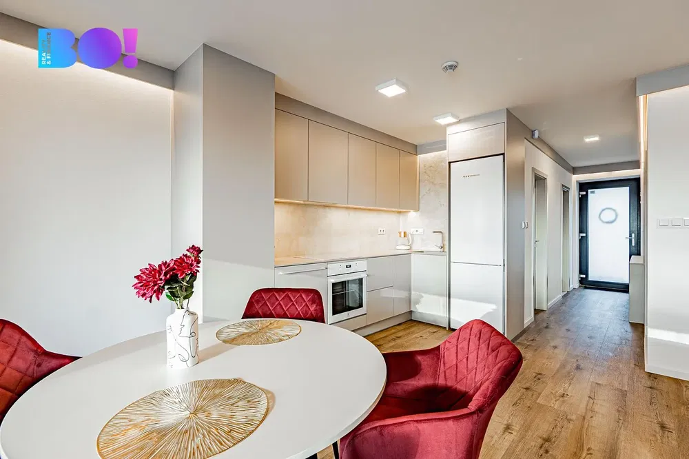 Wohnzimmer; holzboden, tageslicht, moderner stil