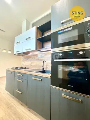 Wohnzimmer; holzboden, tageslicht, moderner stil