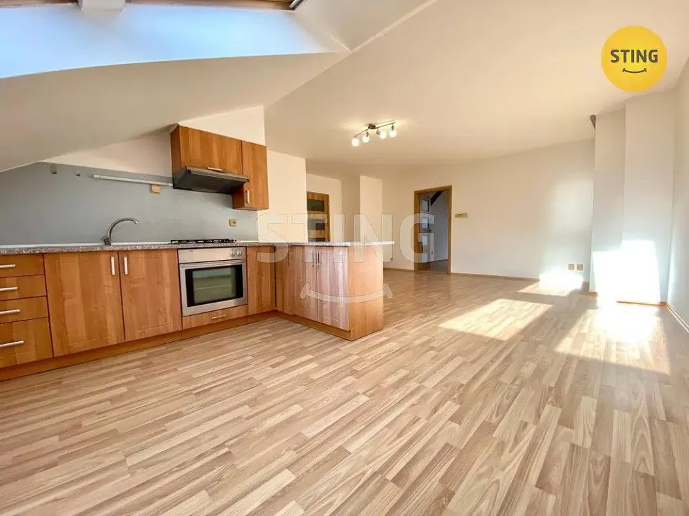 Wohnzimmer; holzboden, tageslicht, moderner stil