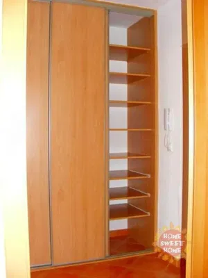 Хол; дървен под, естествена светлина, модерен стил