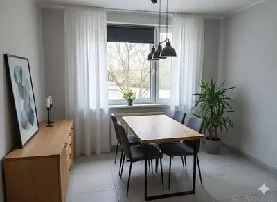 Obývací pokoj; dřevěná podlaha, přirozené světlo, moderní styl