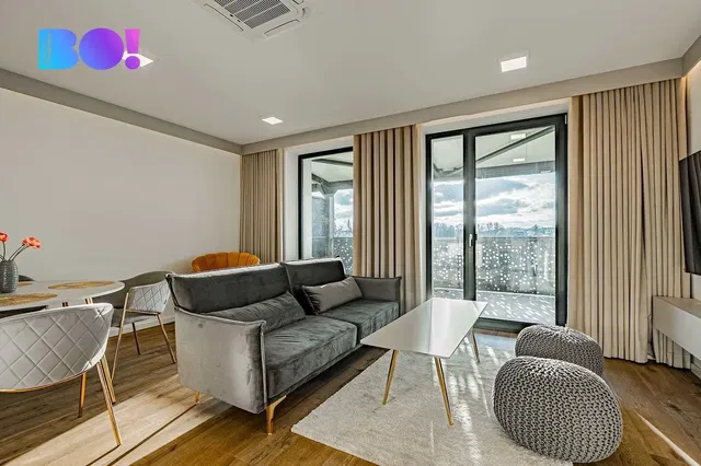 Küche; küchengeräte, holzboden, tageslicht, moderner stil